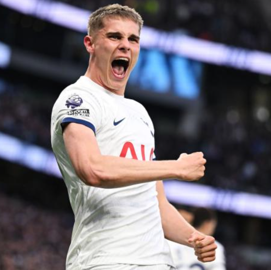 英超热刺客胜埃弗顿:范德芬赛后多维解读赛事