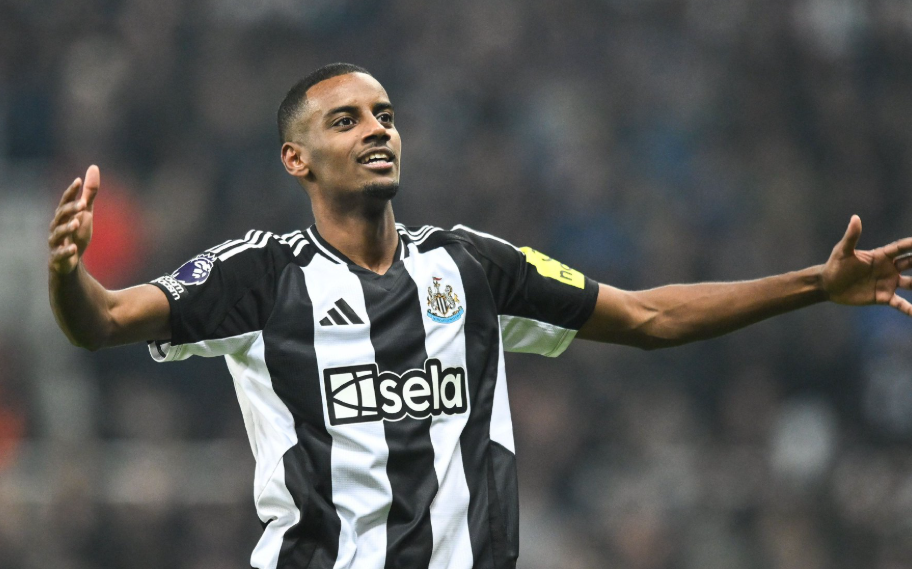 前利物浦名宿赫斯基论伊萨克:多维贡献与体能提升之要