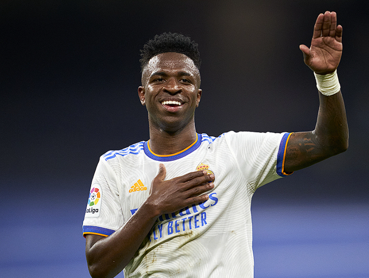 皇马薪资博弈:维尼修斯续约僵局与哈兰德替代方案探析