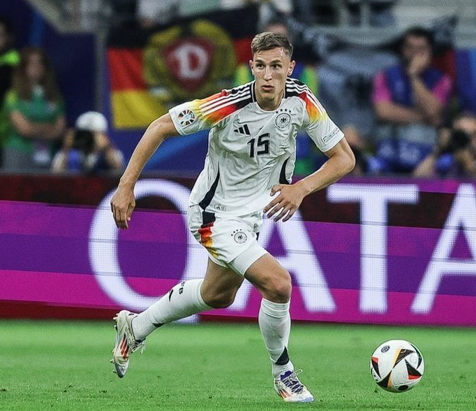 科瓦奇看好施洛特贝克，多特防线迎关键调整迎战曼城