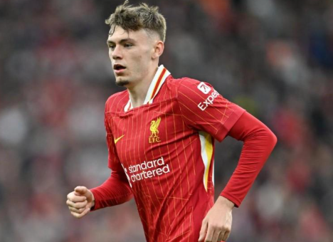 利物浦新星布拉德利：欧冠赛场闪耀，青训教练盛赞其天赋与智慧