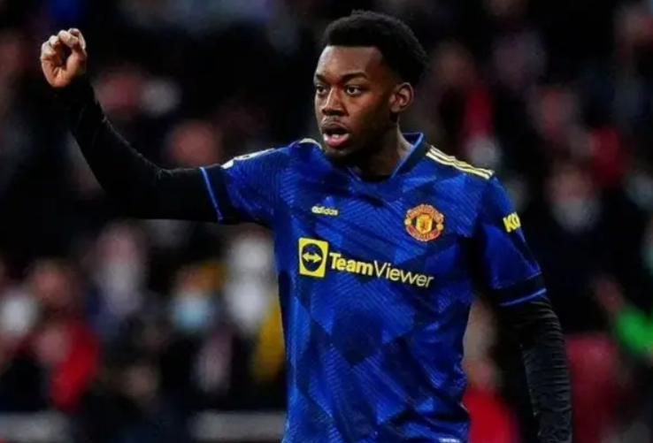 伊兰加转会纽卡后的表现落差:从森林闪耀到圣<a href='https://www.www.niaodie.cn/news/tag/447.html' style='color: blue;'>詹姆斯</a>公园的黯淡