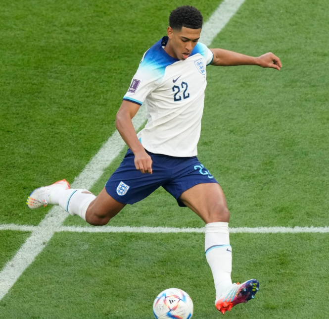 贝林厄姆回归英格兰队：<a href='https://www.www.niaodie.cn/news/tag/557.html' style='color: blue;'>世界杯</a>席位竞争与角色适应之考