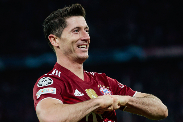 西甲激战巴萨客场告捷,莱万帽子戏法后畅谈赛后心得