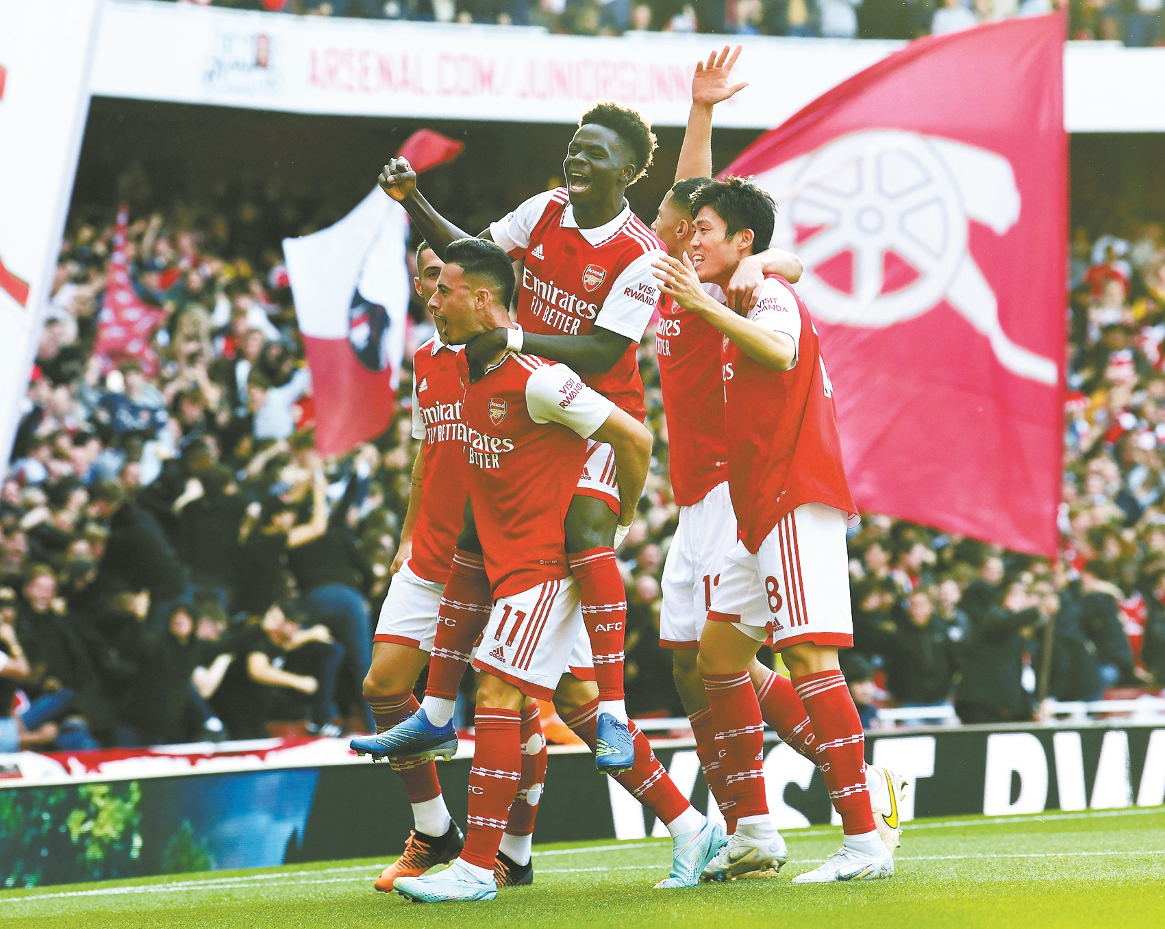 枪手欧冠狂飙:青春风暴铸就钢铁防线