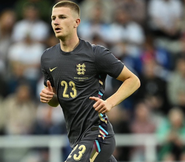 基恩点评亚当·沃顿:潜力中场需提升沟通与进攻意识