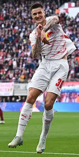 曼联战埃弗顿前夕:舍什科伤情引战术变数