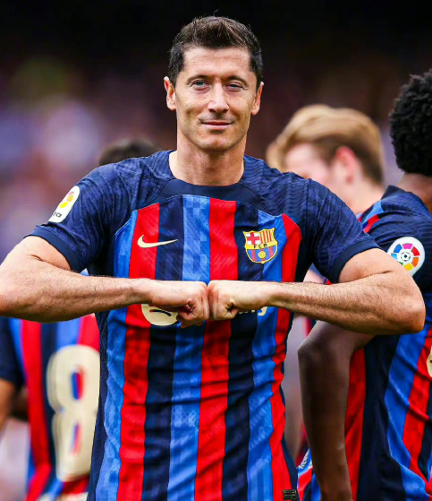 莱万新诺坎普首秀破门,续写巴萨传奇篇章