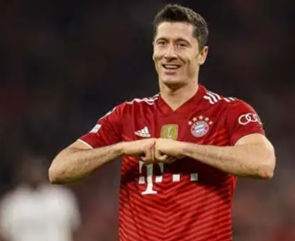 费内巴切求购莱万:报价博弈与球员诉求