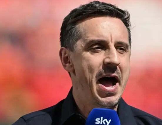 丹尼·辛普森:内维尔助力,开启别样足球合同谈判之路