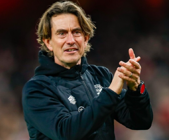 热刺1 - 2负于富勒姆赛后:弗兰克剖析比赛得失与球迷行为