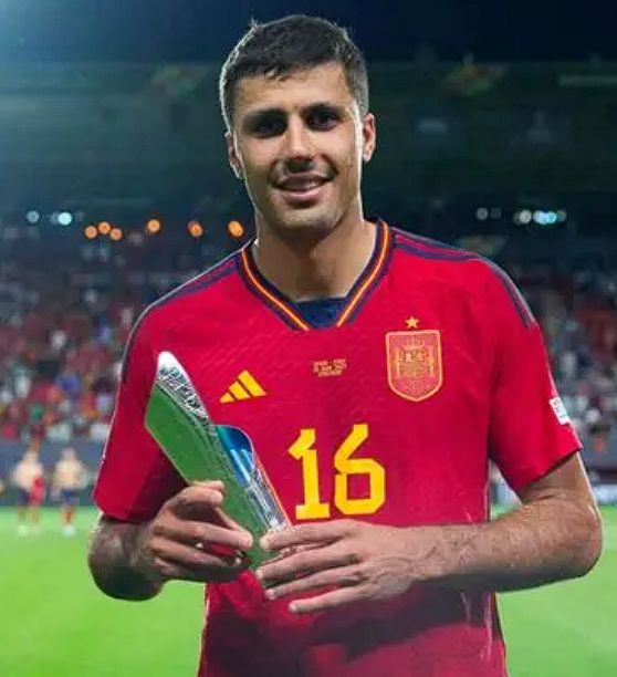 瓜迪奥拉谈罗德里:球队不可或缺的中场基石