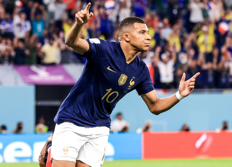 皇马<a href='https://www.www.niaodie.cn/news/tag/284.html' style='color: blue;'>西甲</a>第15轮对阵塞尔塔:姆巴佩迎里程碑之战