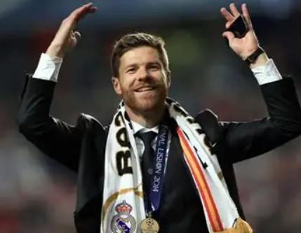 皇马内忧外患:阿隆索帅位风雨飘摇