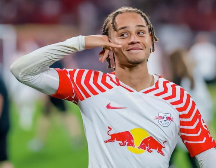 欧冠热刺大捷后:哈维·西蒙斯谈赛场感悟与未来展望