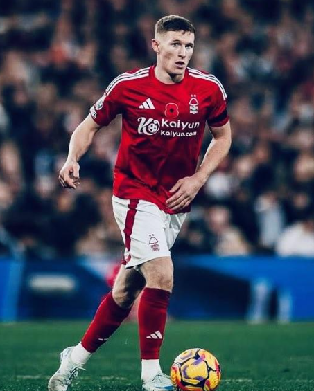 埃利奥特·安德森:利物浦中场新希望的深度剖析